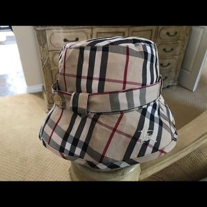Bucket style hat